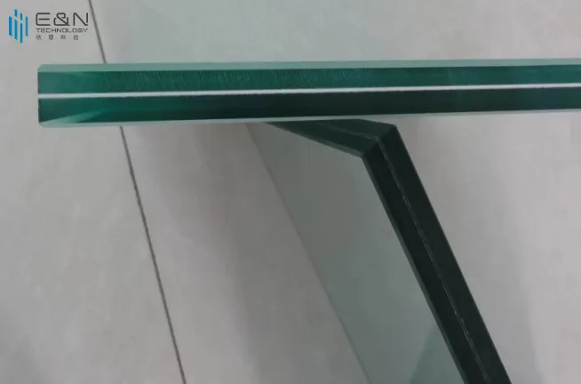 Tips on laminated glass