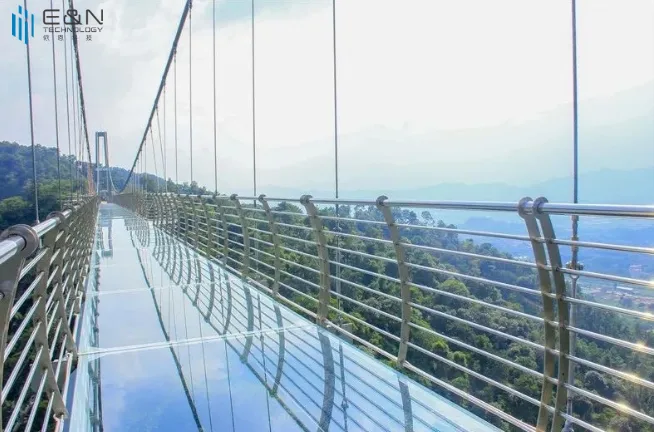 Take the glass bridge with your family in Sanshui Nandan Mountain!